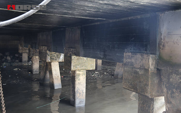 CFRP wrapping to limit the deformation of the structure and further strengthen the fracture structure CFRP wrapping to limit the deformation of the structure and further strengthen the fracture structure