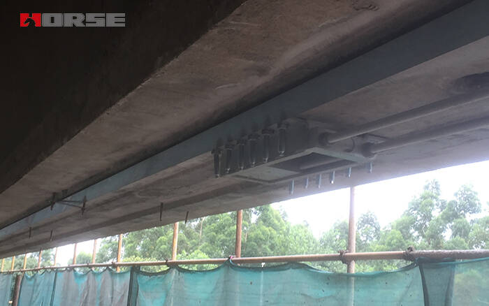 prestressed CFRP laminate plate prestressed CFRP laminate plate