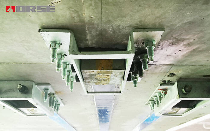 Concrete bridge strengthening by prestressing CFRP plate4 Concrete bridge strengthening by prestressing CFRP plate4