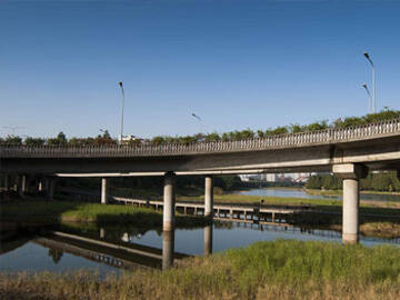 Application of CFRP in strengthening Honghu interchange bridge